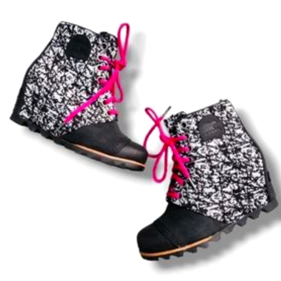 Sorel PDX Wedge Boot with Black and White Shaft and Hot Pink Laces Size 9 NIB💗🖤 - Picture 2 of 11
